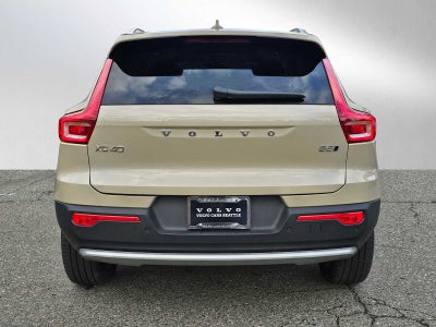 2025 Volvo XC40 Ultra Bright Theme