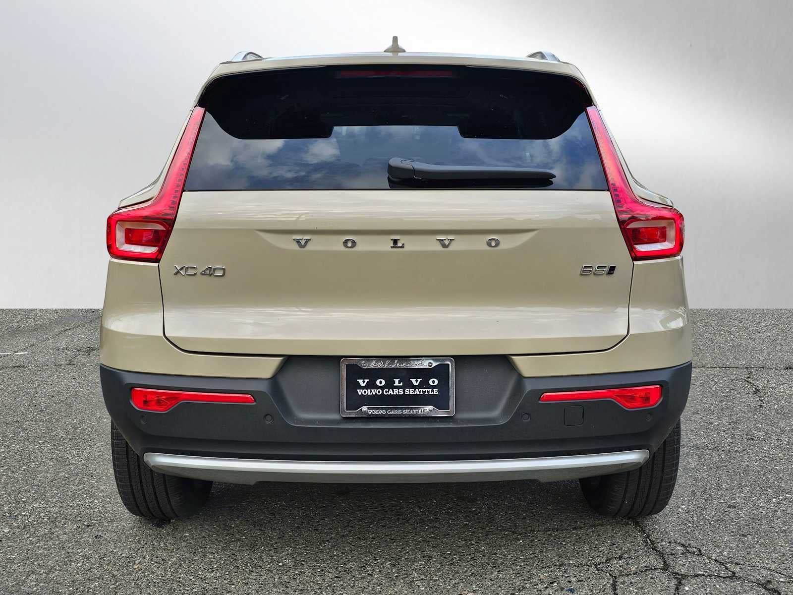 2025 Volvo XC40 Ultra Bright Theme