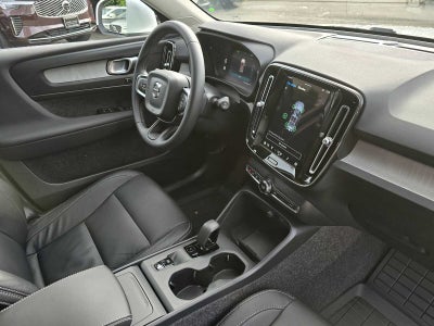 2025 Volvo XC40 Core Bright Theme
