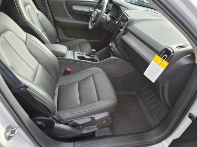 2025 Volvo XC40 Core Bright Theme
