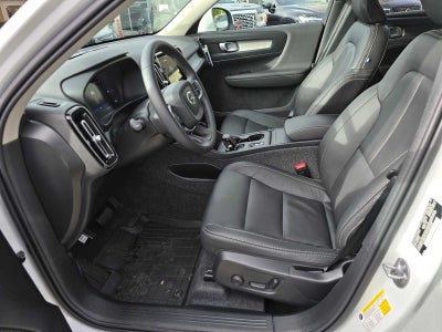2025 Volvo XC40 Core Bright Theme