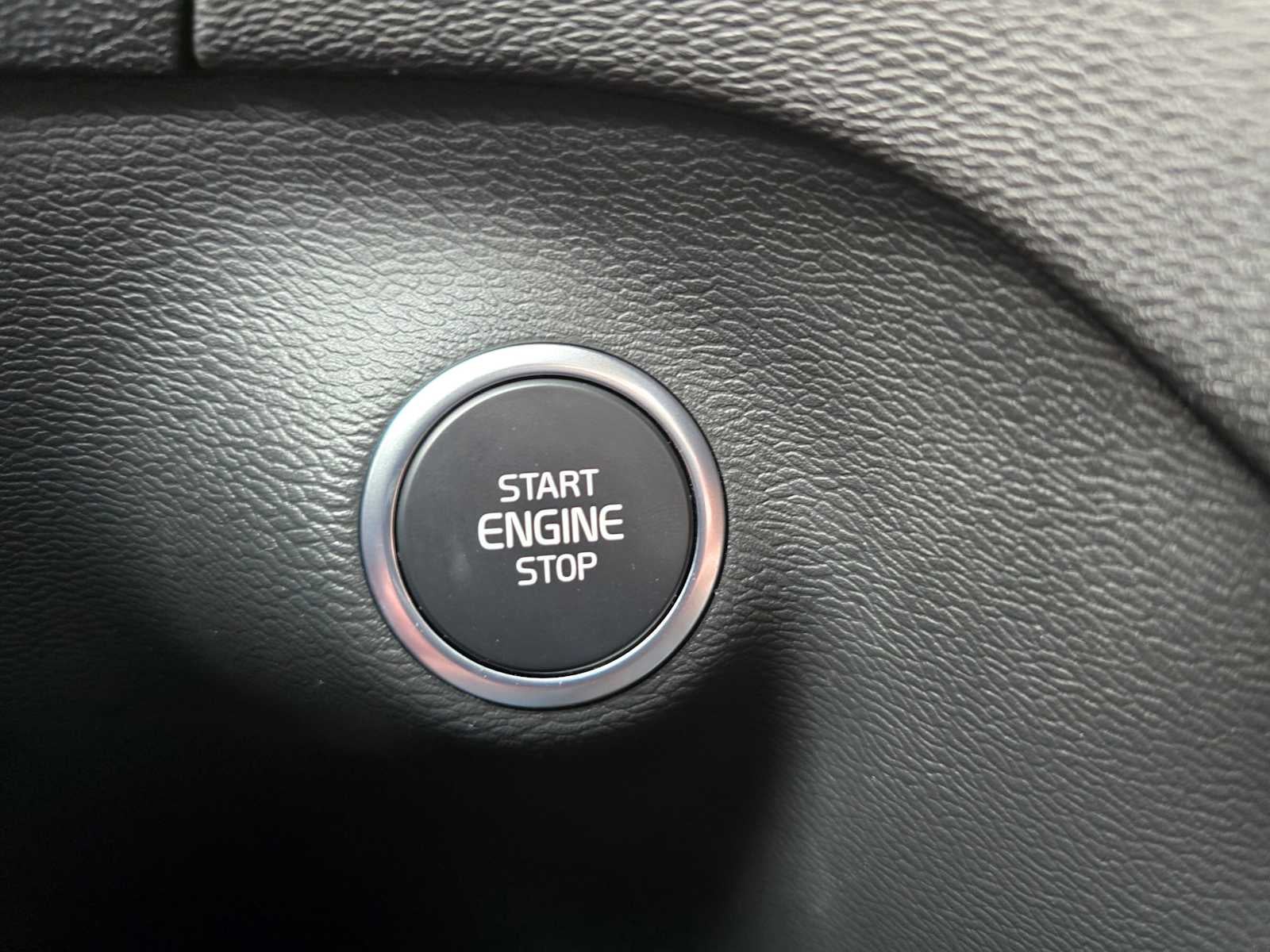 2025 Volvo XC40 Core Bright Theme