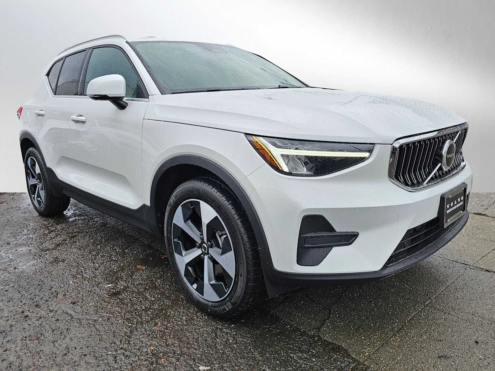 2025 Volvo XC40 Core Bright Theme