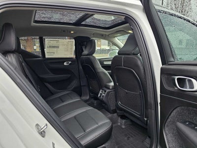 2025 Volvo XC40 Core Bright Theme