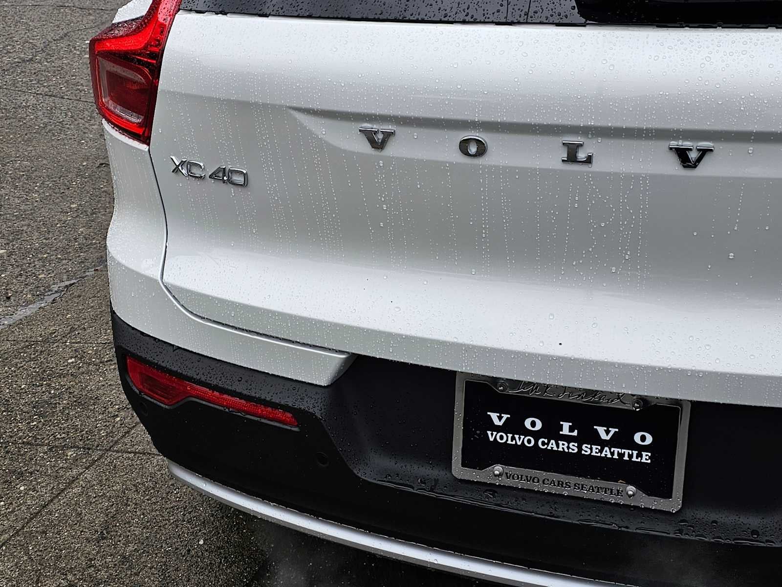 2025 Volvo XC40 Core Bright Theme