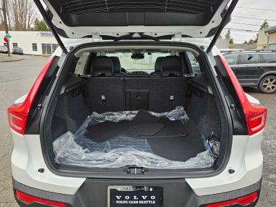 2025 Volvo XC40 Core Bright Theme