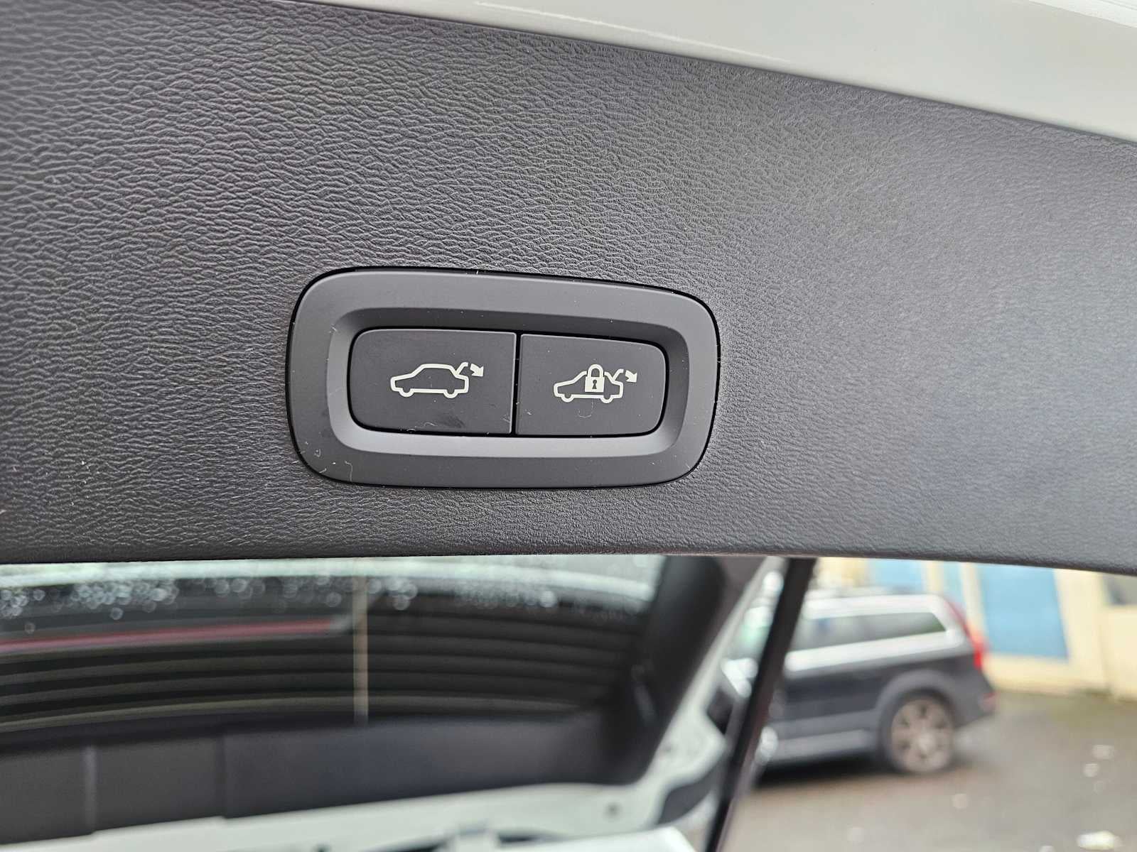2025 Volvo XC40 Core Bright Theme