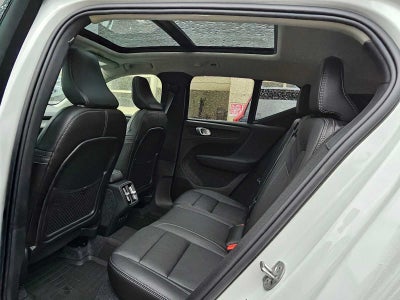 2025 Volvo XC40 Core Bright Theme