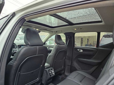 2025 Volvo XC40 Core Bright Theme