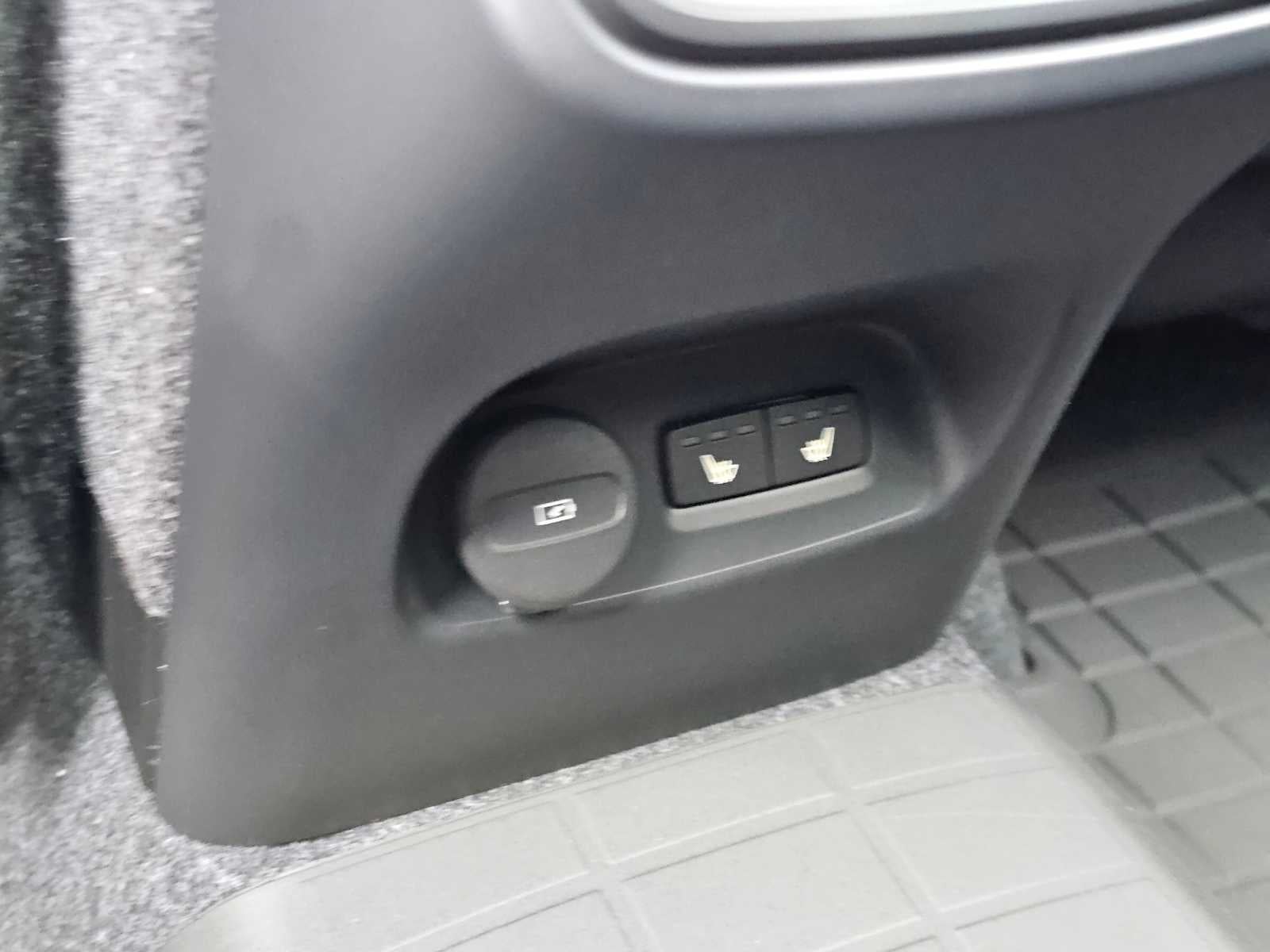 2025 Volvo XC40 Core Bright Theme