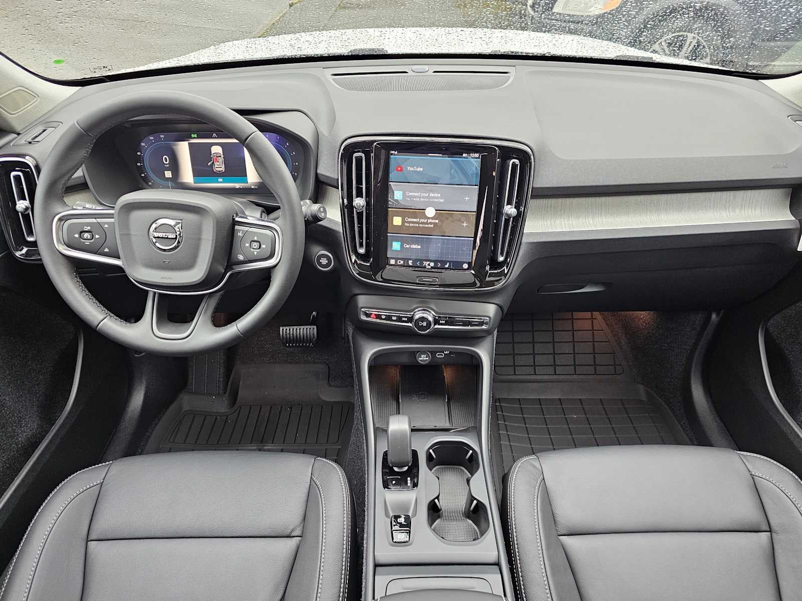 2025 Volvo XC40 Core Bright Theme