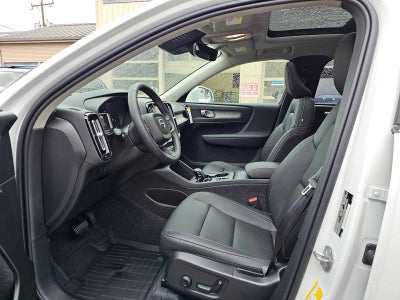2025 Volvo XC40 Core Bright Theme