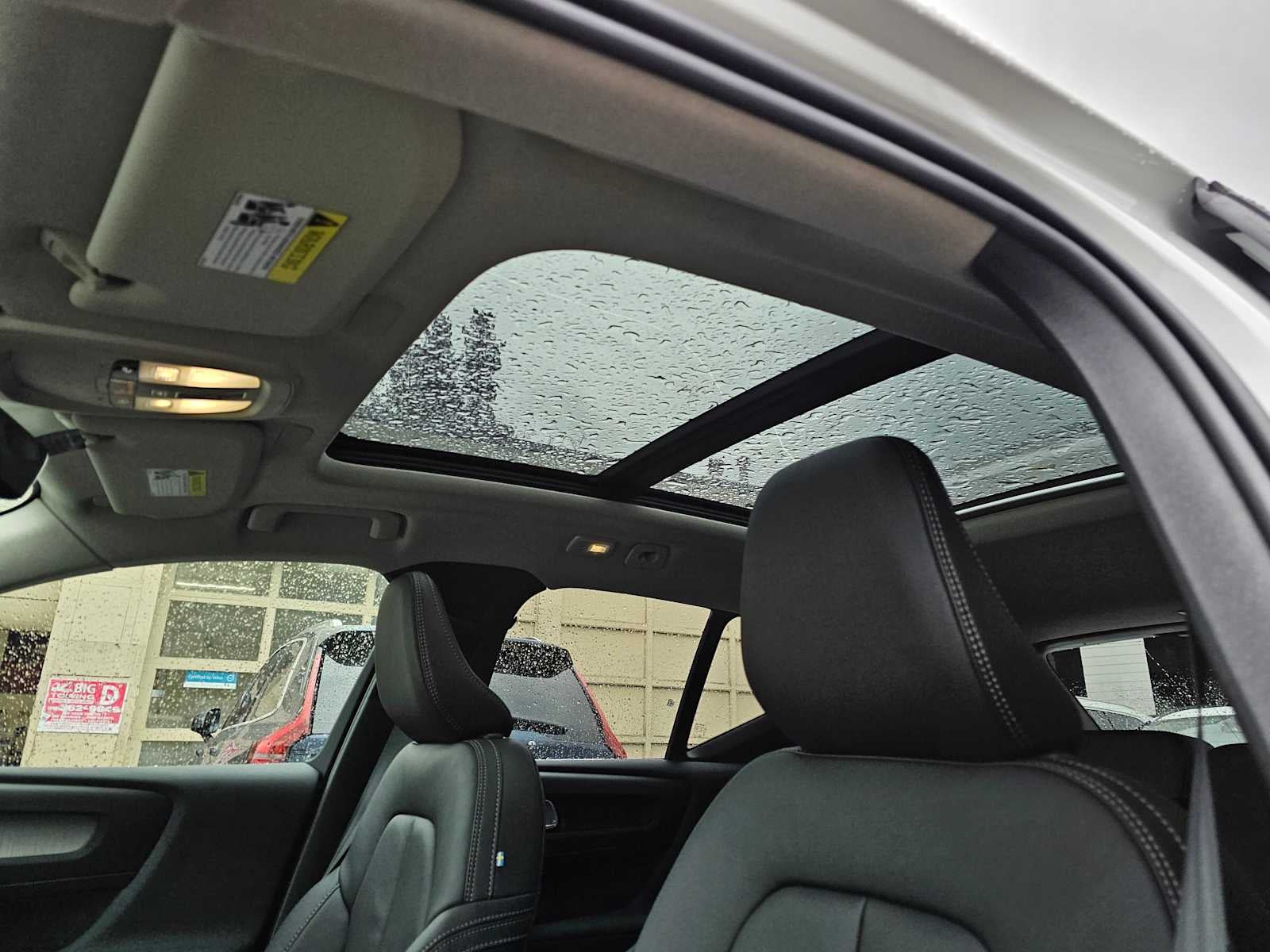 2025 Volvo XC40 Core Bright Theme