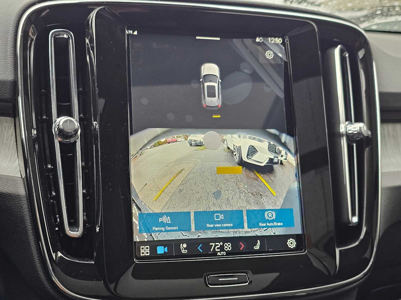 2025 Volvo XC40 Core Bright Theme