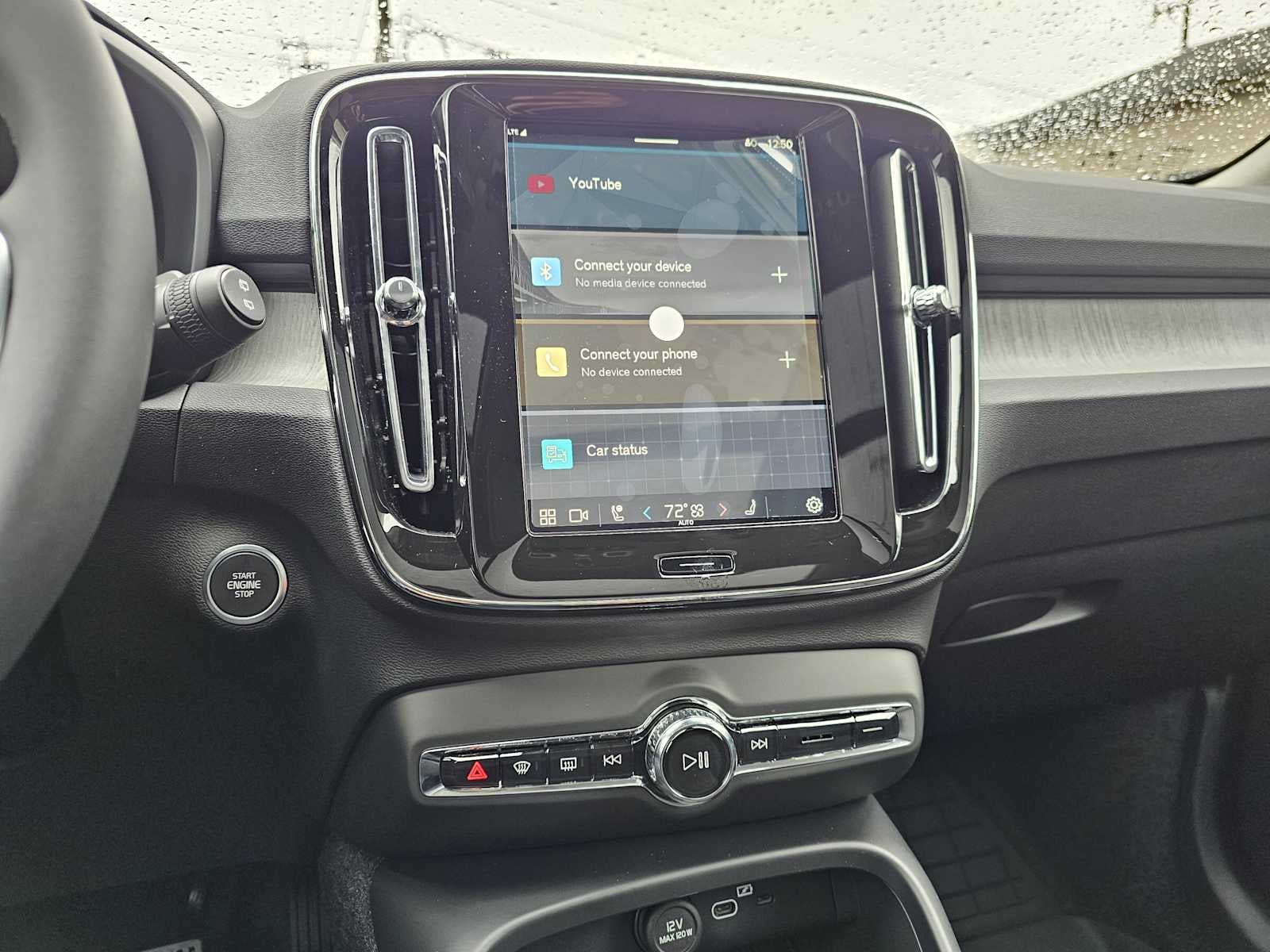 2025 Volvo XC40 Core Bright Theme