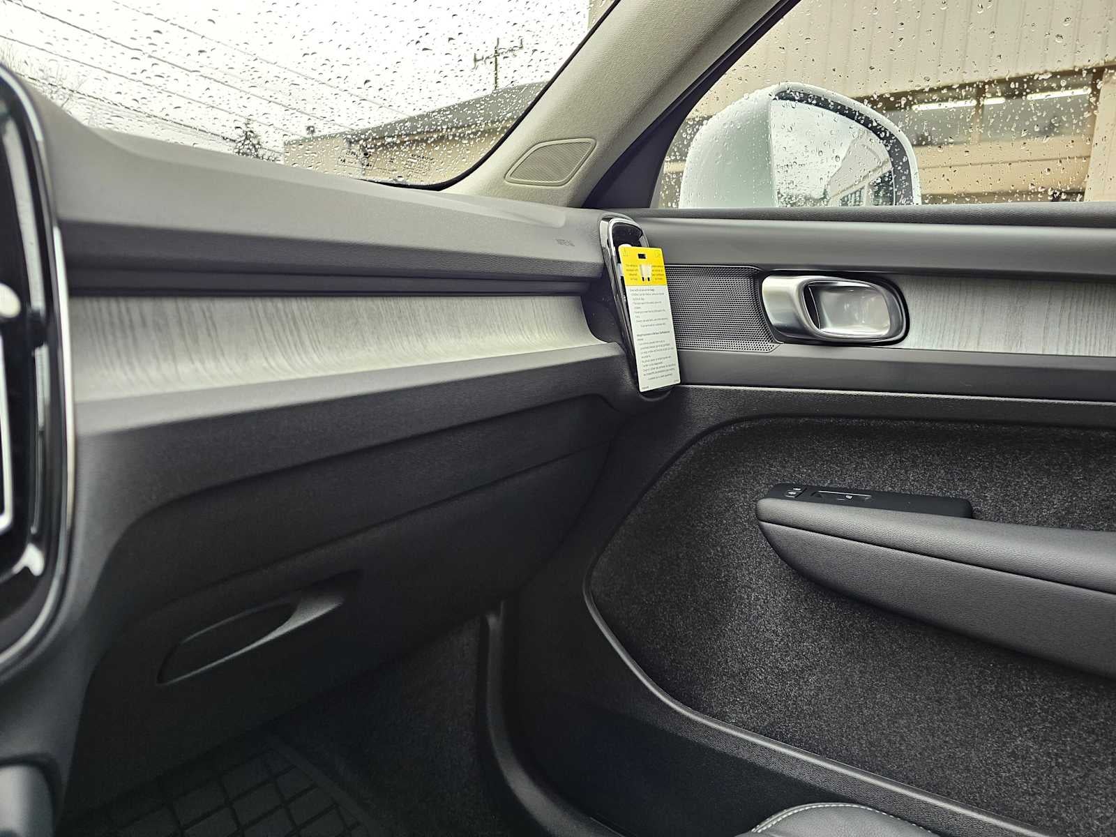 2025 Volvo XC40 Core Bright Theme