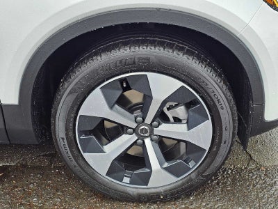 2025 Volvo XC40 Core Bright Theme
