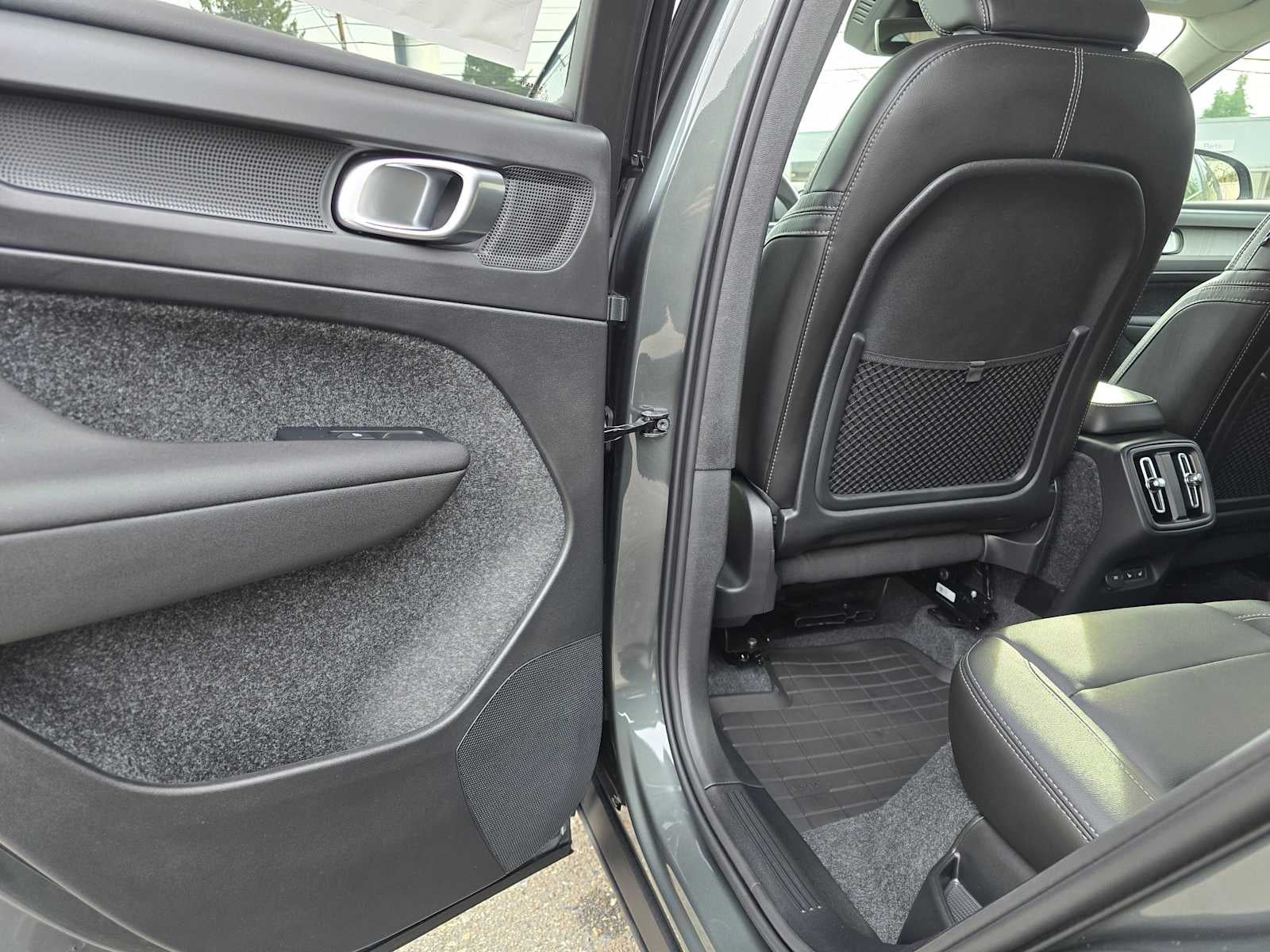 2026 Volvo XC40 Core