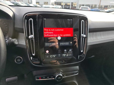 2026 Volvo XC40 Core
