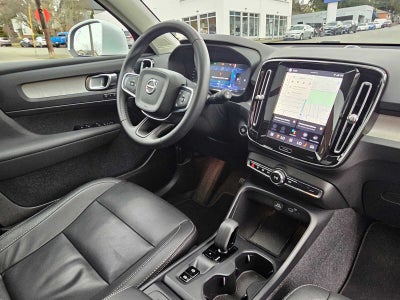 2025 Volvo XC40 Core Bright Theme