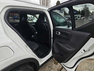 2025 Volvo XC40 Core Bright Theme