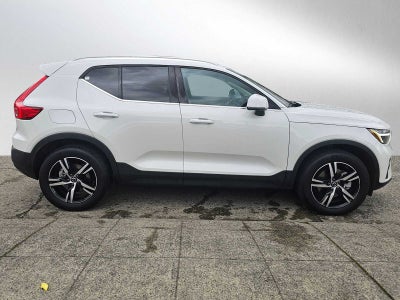 2025 Volvo XC40 Core Bright Theme