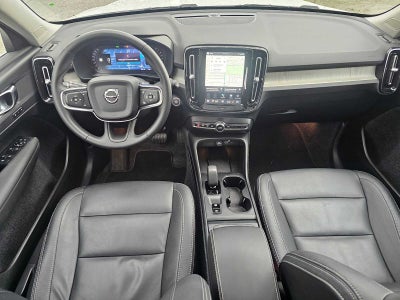 2025 Volvo XC40 Core Bright Theme