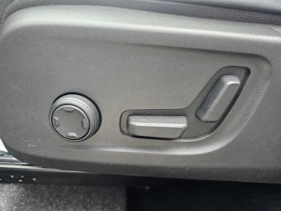 2025 Volvo XC40 Core Bright Theme