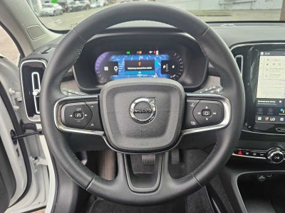 2025 Volvo XC40 Core Bright Theme