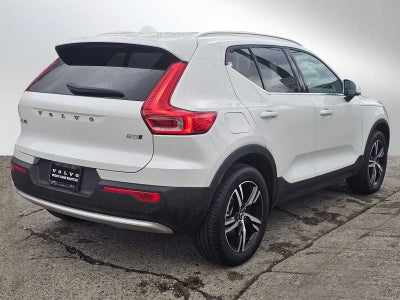 2025 Volvo XC40 Core Bright Theme
