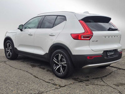 2025 Volvo XC40 Core Bright Theme