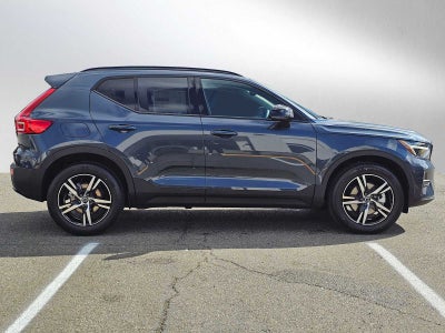 2026 Volvo XC40 Core