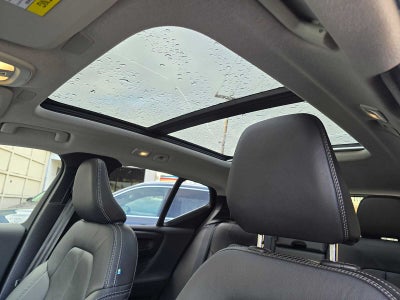 2025 Volvo XC40 Core Bright Theme