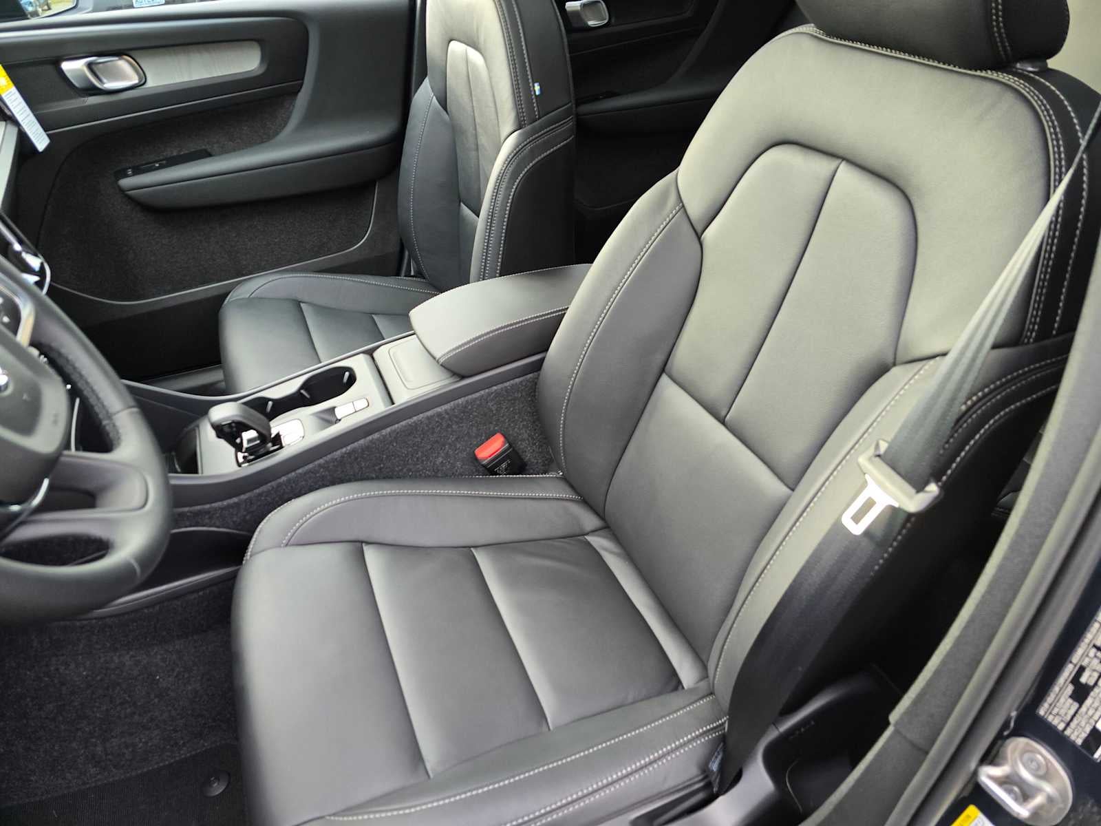 2026 Volvo XC40 Core