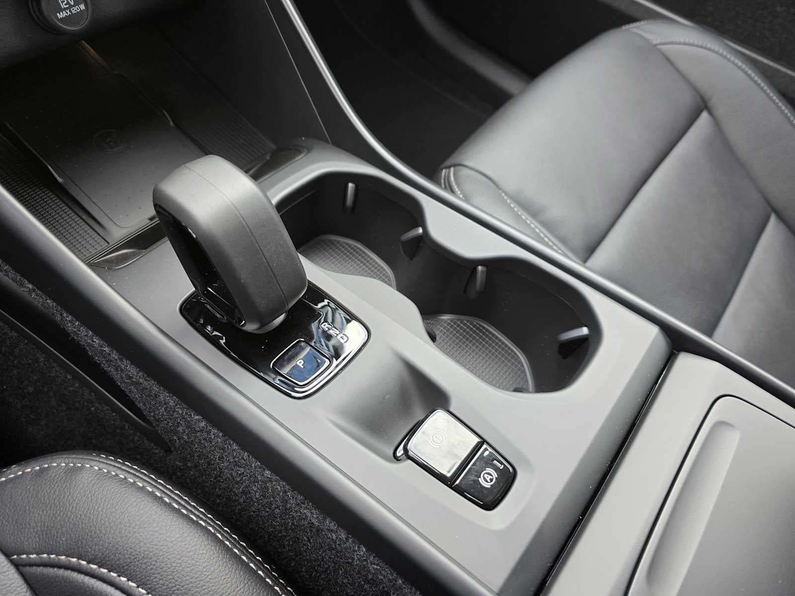 2026 Volvo XC40 Core