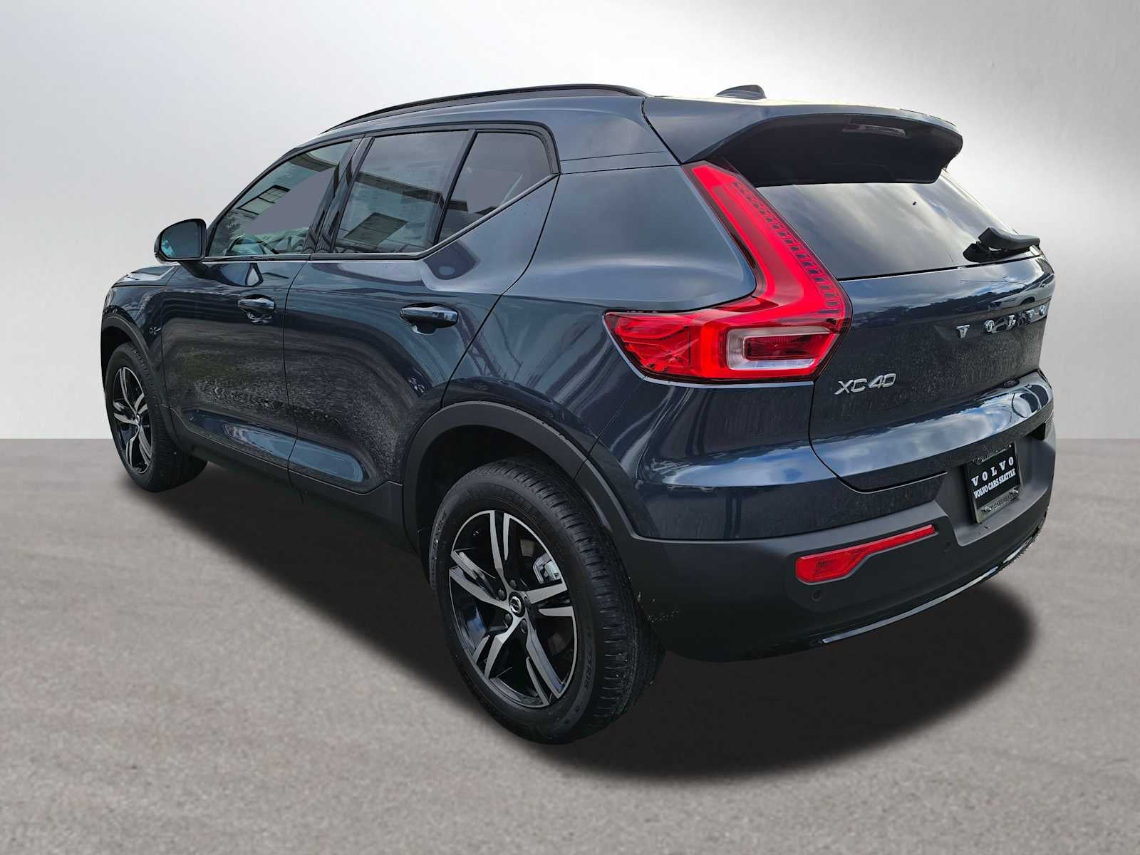 2026 Volvo XC40 Core