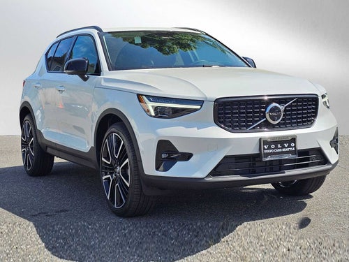 2025 Volvo XC40 Ultra Dark Theme