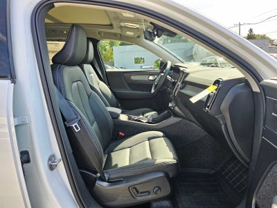 2025 Volvo XC40 Ultra Dark Theme