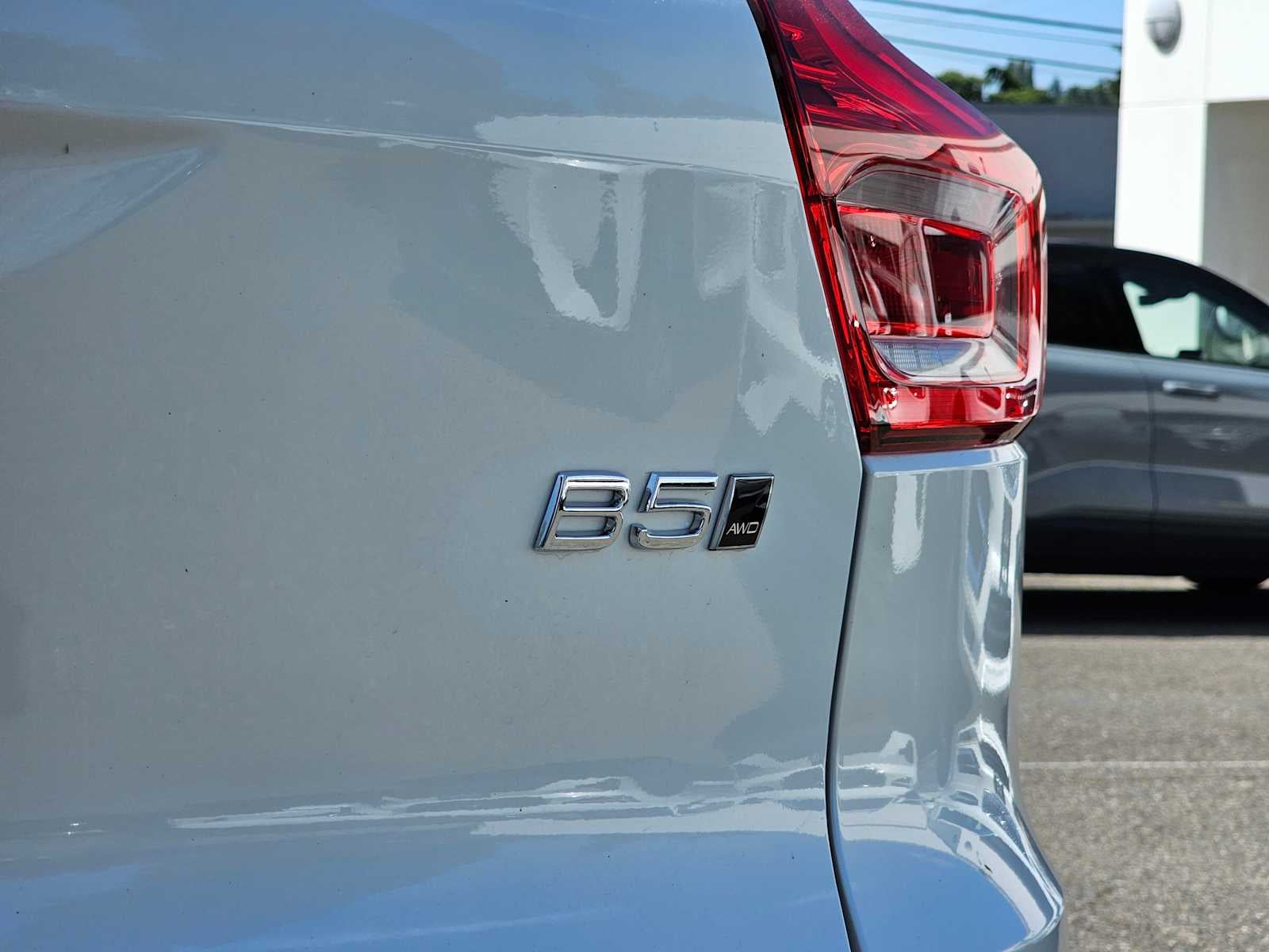 2025 Volvo XC40 Ultra Dark Theme