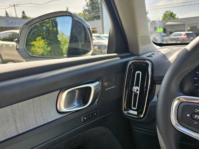 2025 Volvo XC40 Ultra Dark Theme