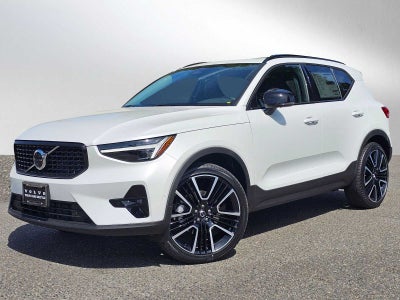 2025 Volvo XC40 Ultra Dark Theme