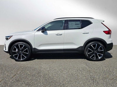 2025 Volvo XC40 Ultra Dark Theme
