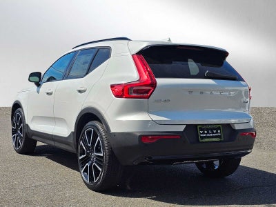2025 Volvo XC40 Ultra Dark Theme