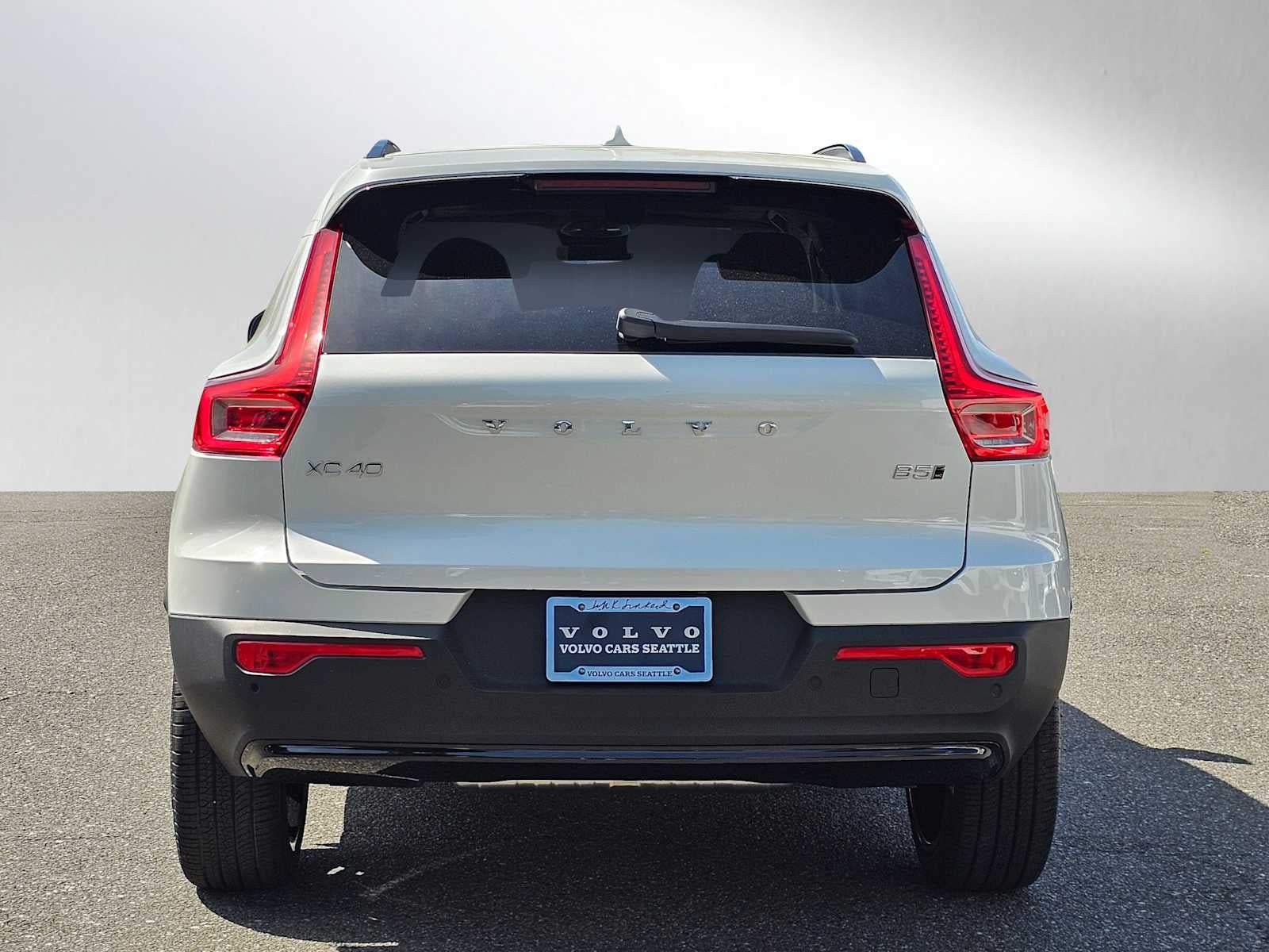 2025 Volvo XC40 Ultra Dark Theme