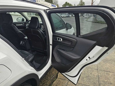 2024 Volvo XC40 Ultimate Dark Theme