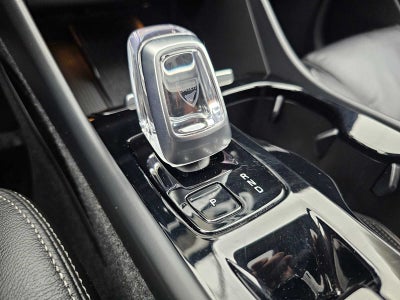 2024 Volvo XC40 Ultimate Dark Theme