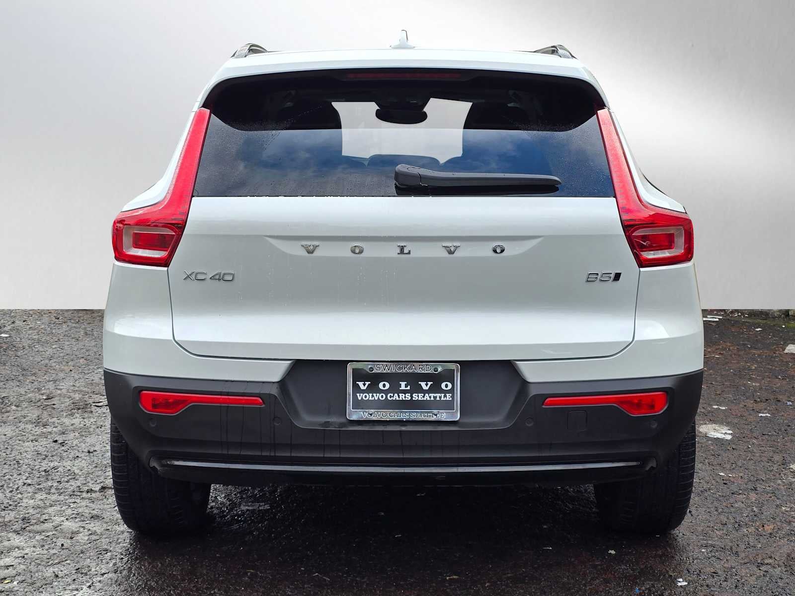 2024 Volvo XC40 Ultimate Dark Theme