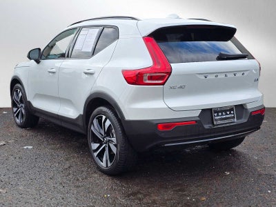 2024 Volvo XC40 Ultimate Dark Theme