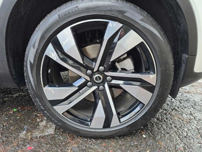 2024 Volvo XC40 Ultimate Dark Theme