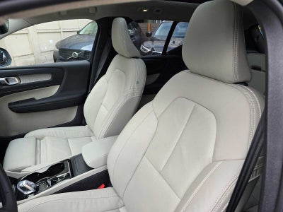 2024 Volvo XC40 Ultimate Dark Theme